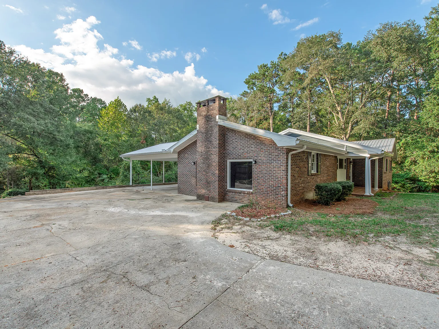 4 bed, 2800 sqft, $2,600 — Photo 2