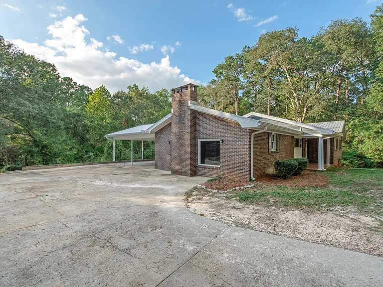 105 Windcreek Ln — Photo 2