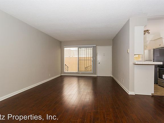 3rd image of 841 Lincoln Boulevard D #6698198