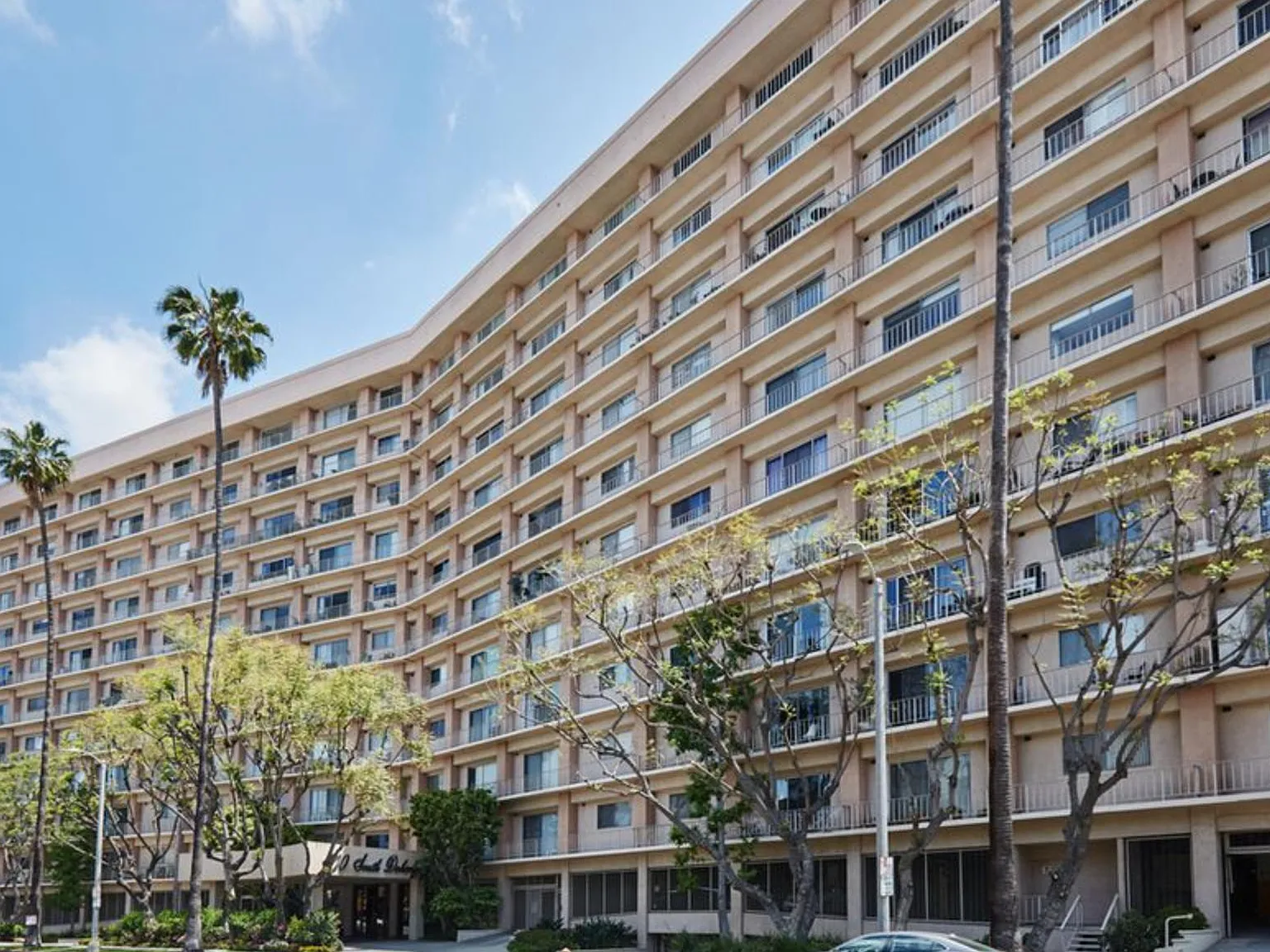 1 bed, 1.5 bath, 840 sqft, $3,300 — Photo 2