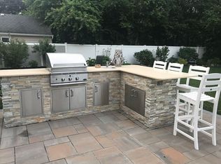 654 3rd St, Ronkonkoma, NY 11779