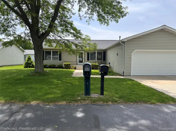 38537 Chestnut Ln, Westland, MI 48185