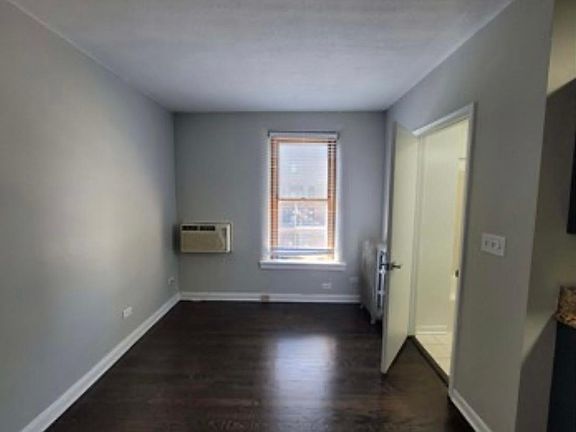5th image of 3523 N Marshfield Ave #2D