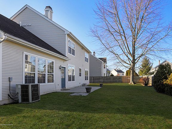 5th image of 70 Seton Hall Dr