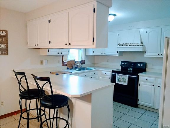 5th image of 8235 Vicksburg Pl
