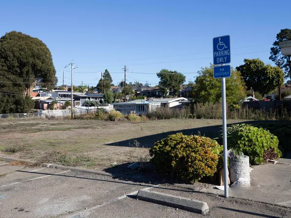 (undisclosed Address), Pinole, CA 94564