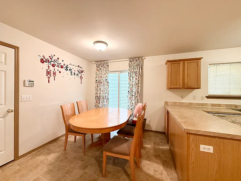 3908 S Holly St — Photo 8