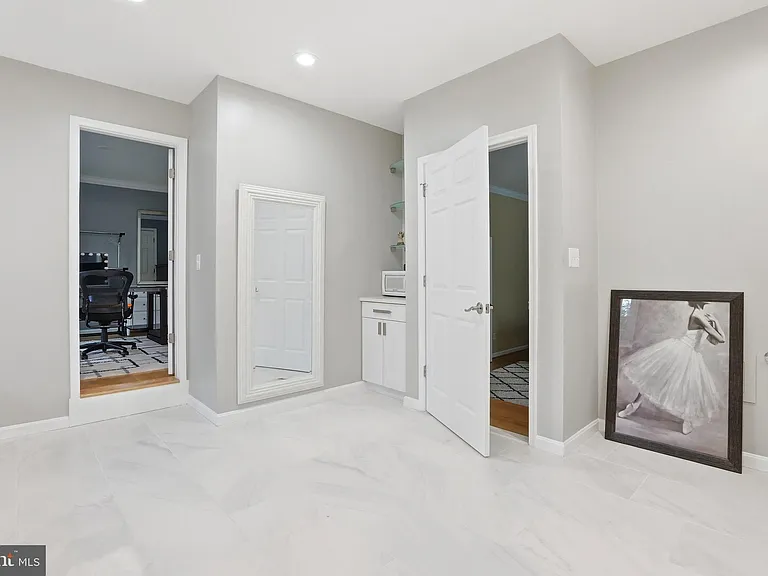7715 Crossover Dr — Photo 40