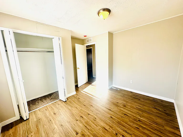 13049 Georgiana Ave — Photo 17