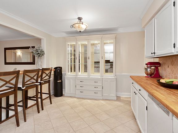 4th image of 11006 S Theresa Cir APT 3D