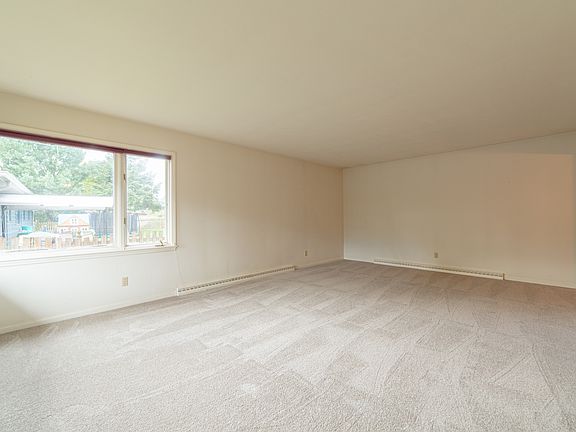 3rd image of 5904 Clarendon Dr