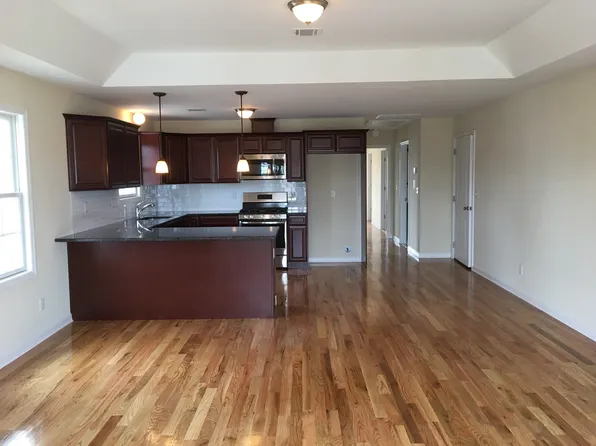 135 Bergen St, Harrison, NJ 07029