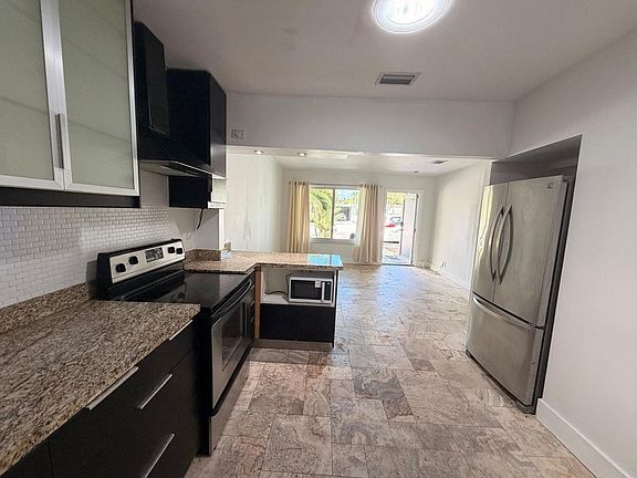 4th image of 1618 NE 33rd St