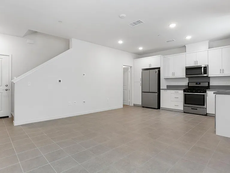 821 Blackstone Dr — Photo 22