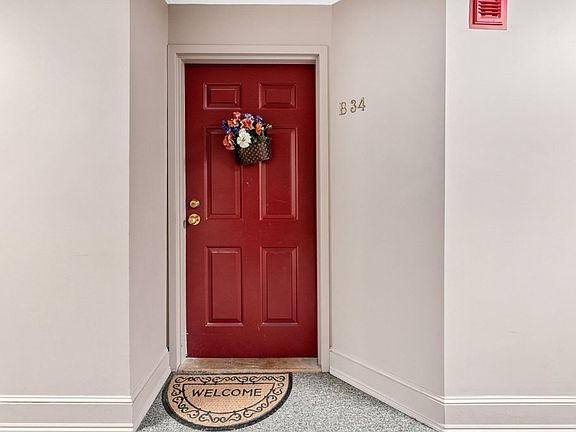 4th image of 34 Steeplechase Ct Unit 34