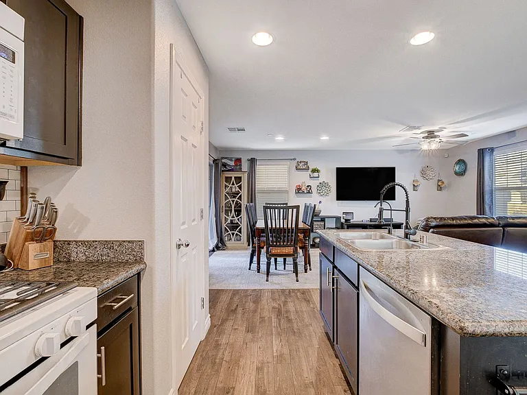 1045 Spotted Saddle St — Photo 15