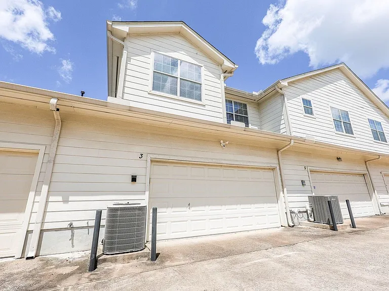 2865 Westhollow Dr #3 — Photo 2