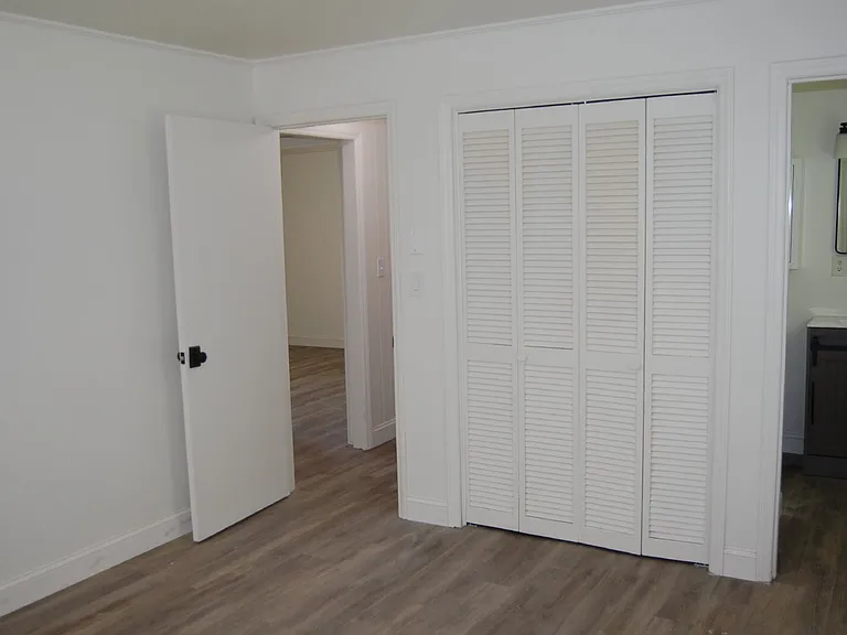 5142 Hillwood Dr — Photo 8