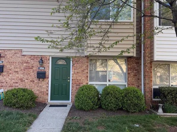 2214 Jensen Pl, Herndon, VA 20170