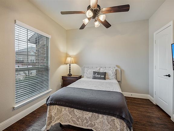 4th image of 3302 Blue Jay Ln