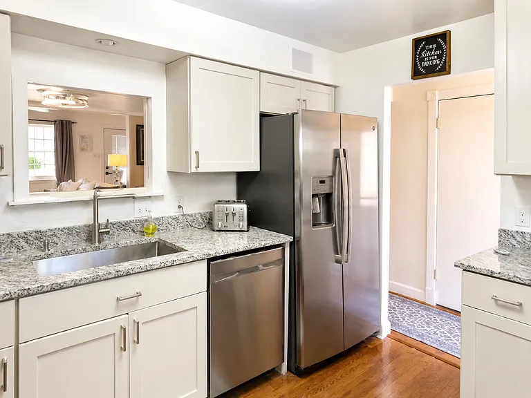 1012 James Madison Cir — Photo 11