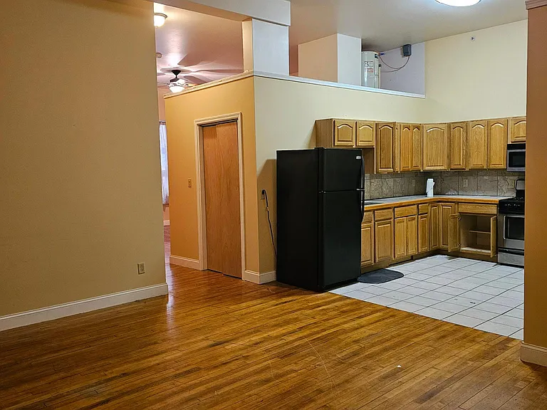 42 S Main St #3D — Photo 2