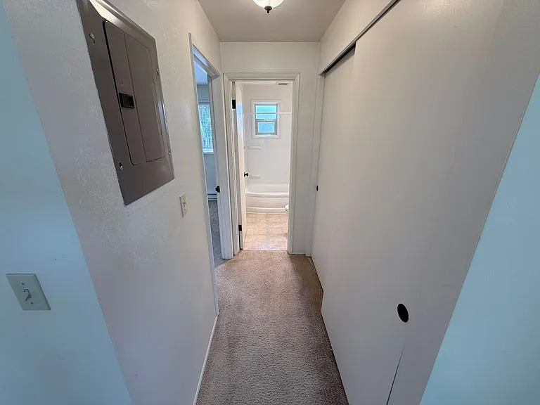 2600-2628 NW Tyler Ave — Photo 8