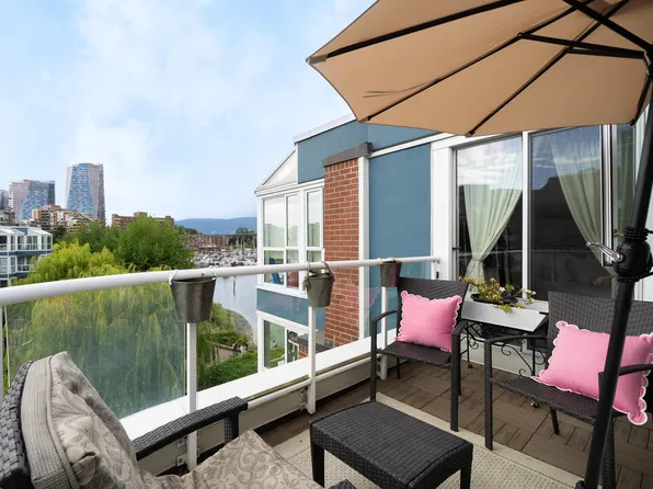 1502 Island Park Walk #405, Vancouver, BC V6H 3Z8