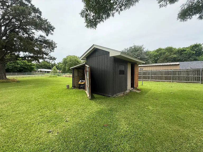 403 Polly St — Photo 13