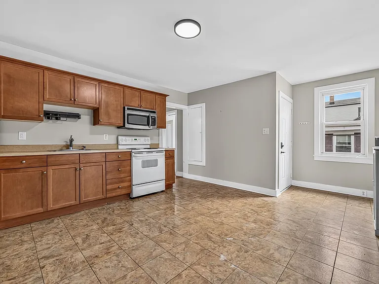 40 Brunswick Ave #2 — Photo 8