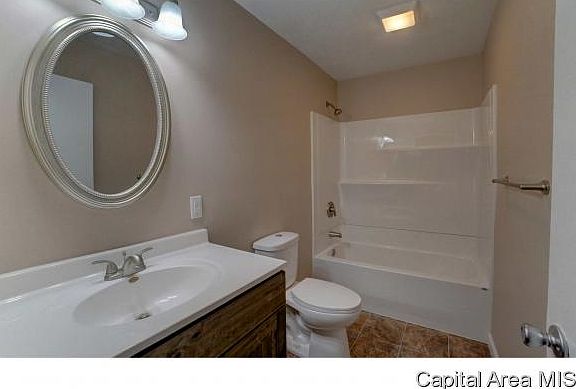 2nd image of 207 E Vandalia St
