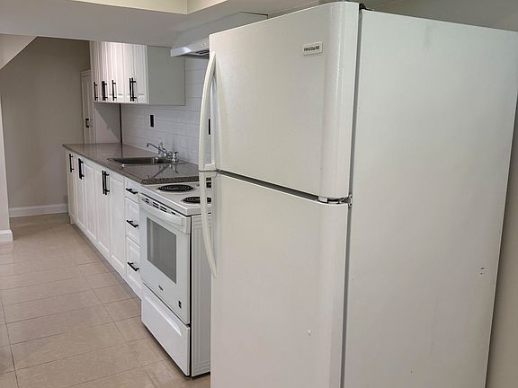 4th image of 102 Crone Ct #B