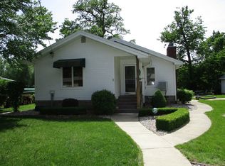 14 Lawrence Dr, Kankakee, IL 60901