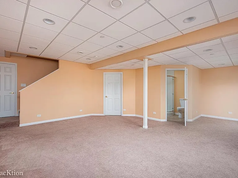 1584 Yellowstone Dr — Photo 17