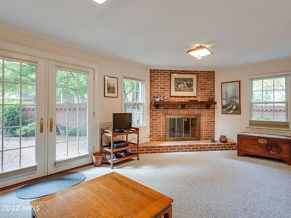 5th image of 205 Great Falls St
