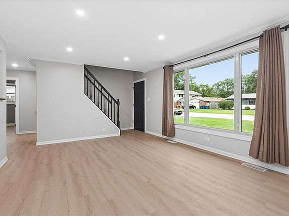 4th image of 5230 Pleasant Ln