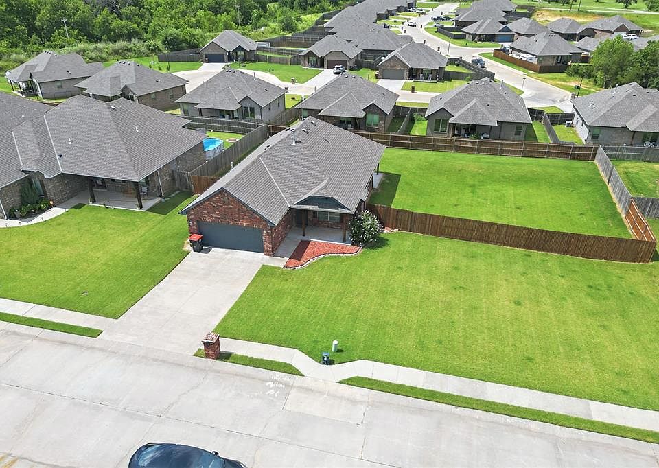 1st image of 20559 Creekside Dr