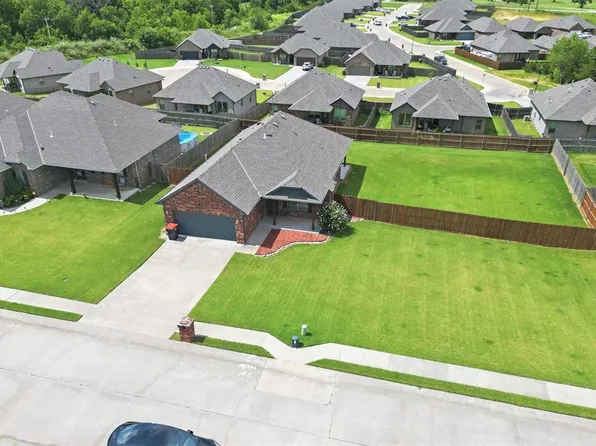 20559 Creekside Dr, Harrah, OK 73045