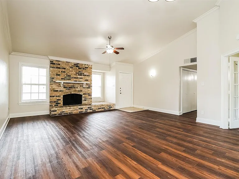4204 Ireland Dr — Photo 2