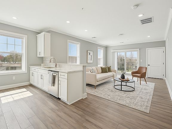 3rd image of 2421 Bristol Rd #100