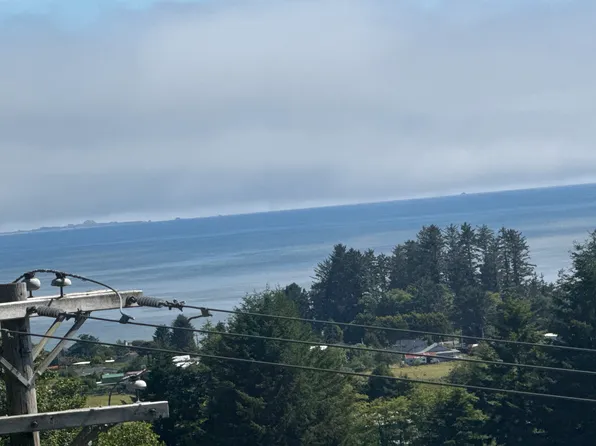 15953 Pelican Bay Dr #1, Brookings, OR 97415