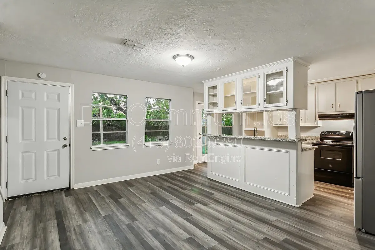 Building Photo - 1617 3rd St