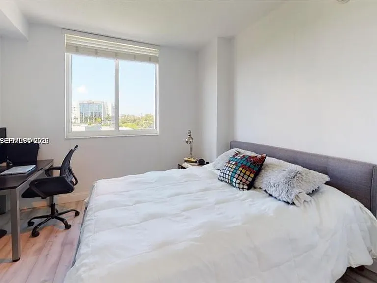 18800 NE 29th Ave #405 — Photo 7