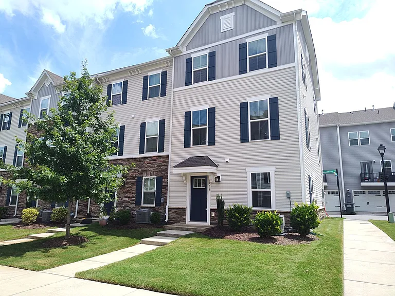 1105 Newell Towns Ln — Photo 1