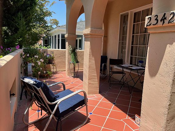 4th image of 2342 Manning Ave