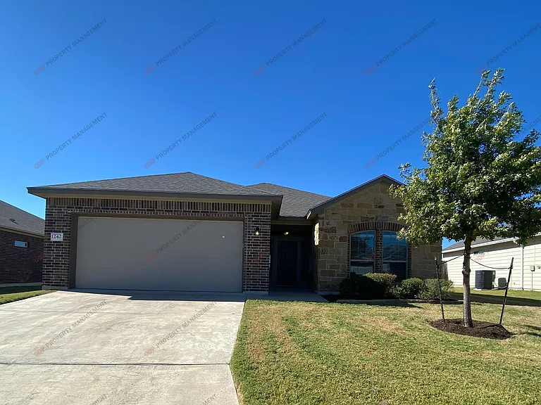 1242 Lakeway Crossing Dr — Photo 1