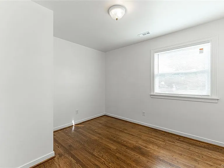 5104 Lochaven Ave — Photo 12