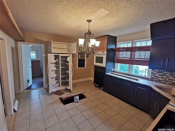 4th image of 208 Horseshoe Cres