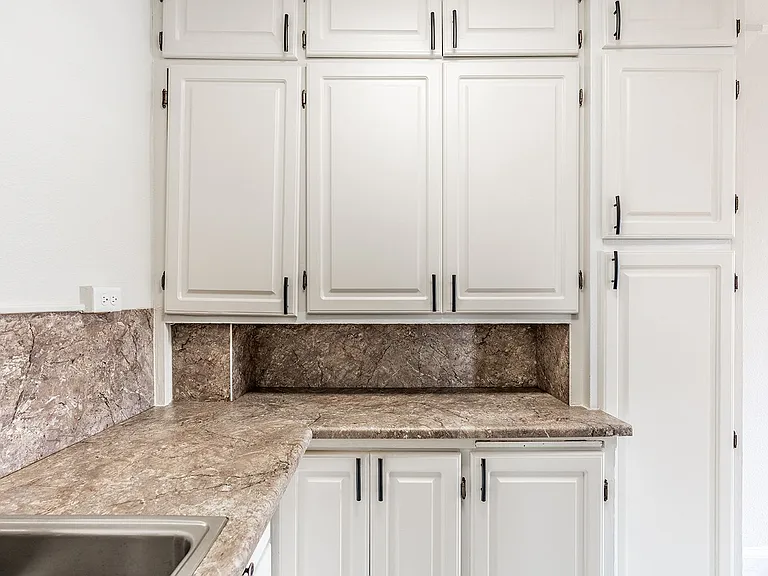 Charbern Apartments — Photo 10