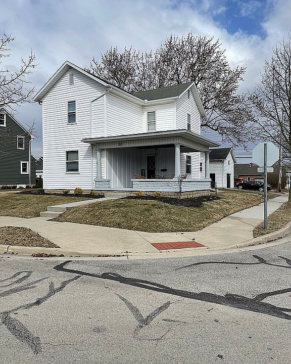1st image of 253 E Wood St